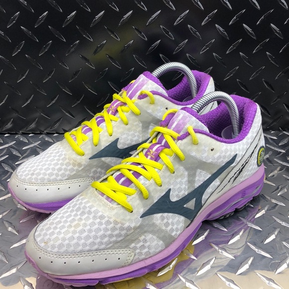 Mizuno Shoes - •MIZUNO WAVE RIDER 17